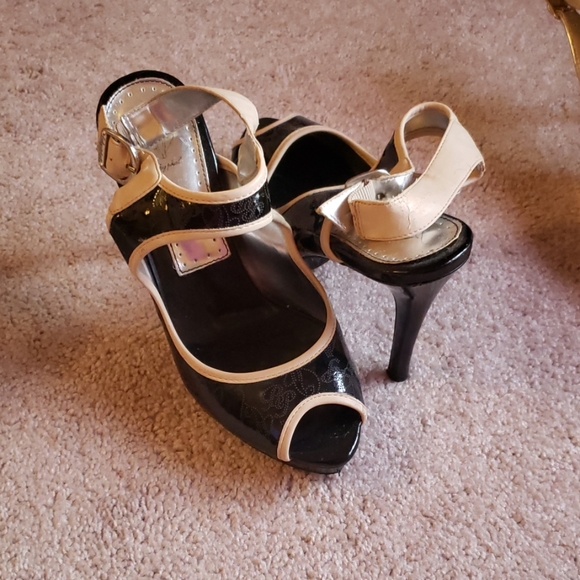 Shoes - Picture 3 of 7